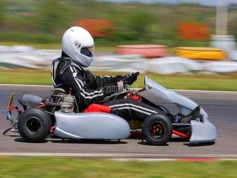 Sali A Bordo Del Kart Sali A Bordo Del Kart